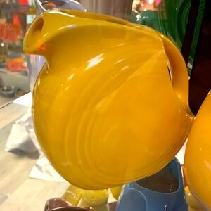 Fiesta Vintage Yellow Medium Disk Pitcher !!!!